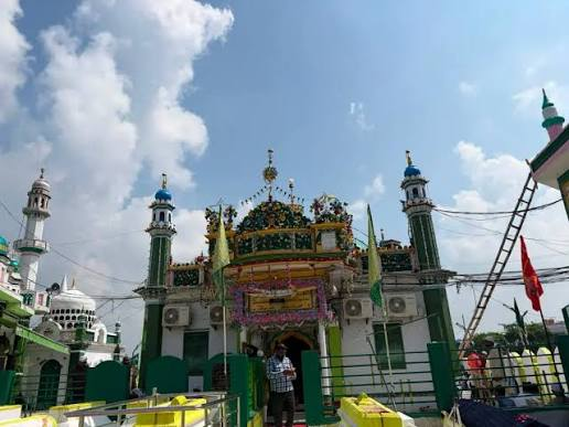 किछौछा शरीफ दरगाह मुख्य प्रांगण, अम्बेडकरनगर